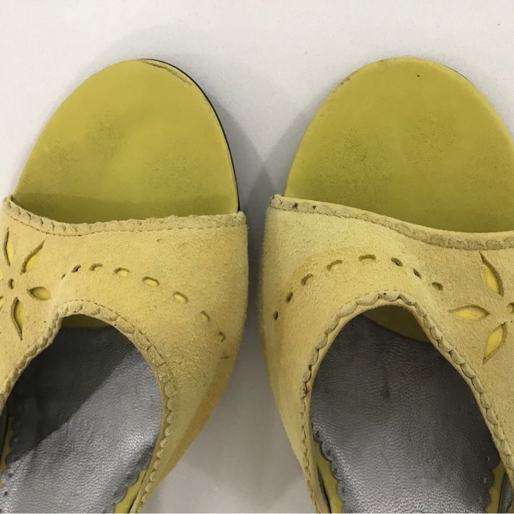BCBGirls Yellow Suede 6.5 Heel - Picture 4 of 5